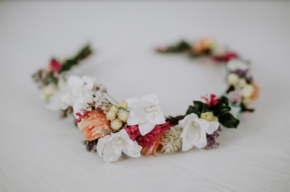 coronas de flores para novias